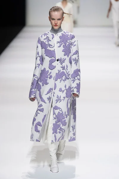 Look 4